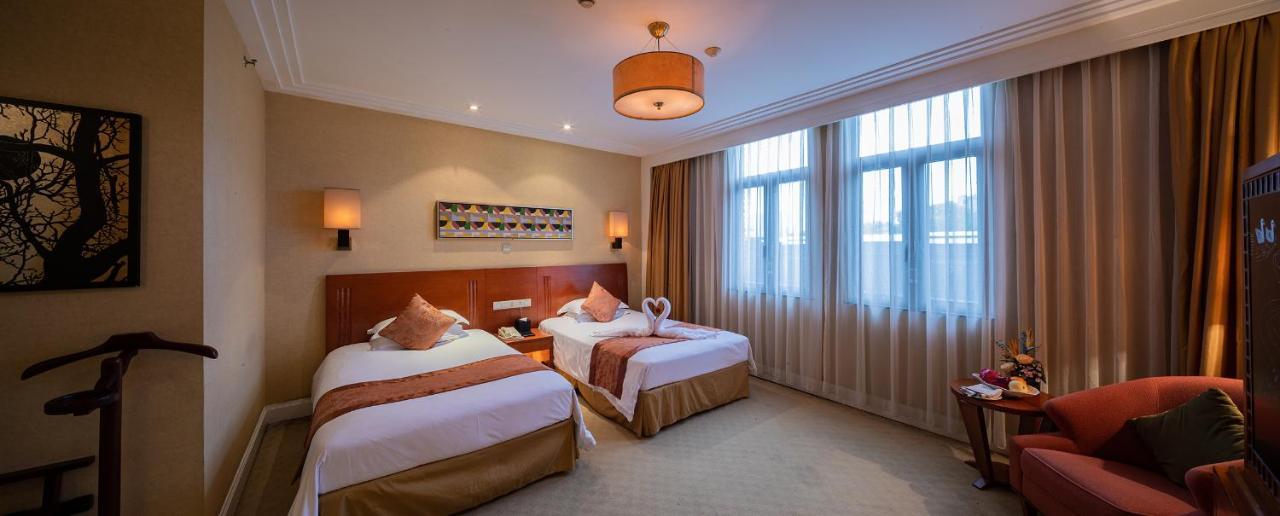 Broadway Mansions Hotel - On The Bund Shanghai Bagian luar foto