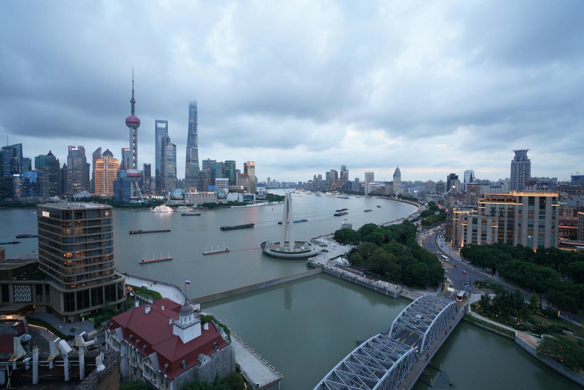 Broadway Mansions Hotel - On The Bund Shanghai Bagian luar foto